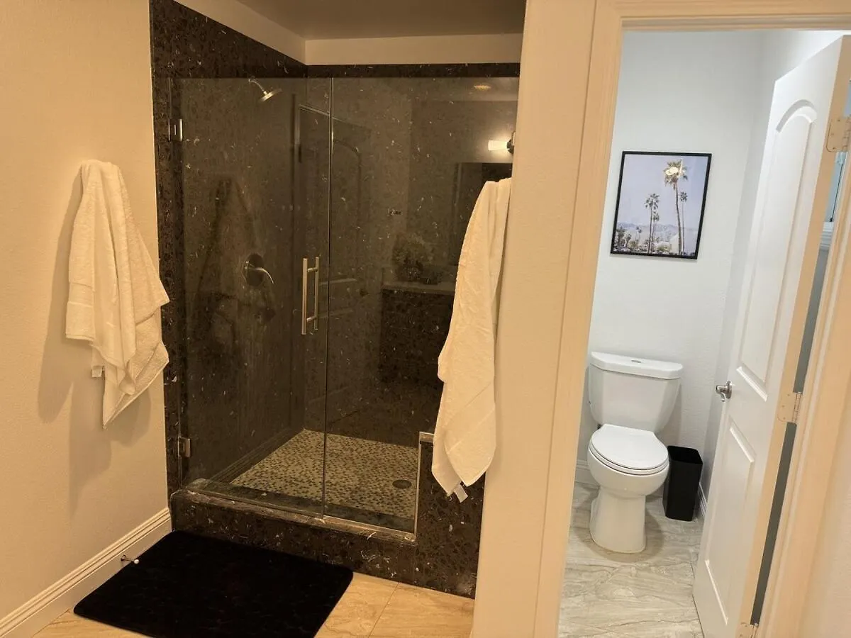 Modern Hip Oasis Near Vegas Strip Villa Las Vegas 0*,  ABD