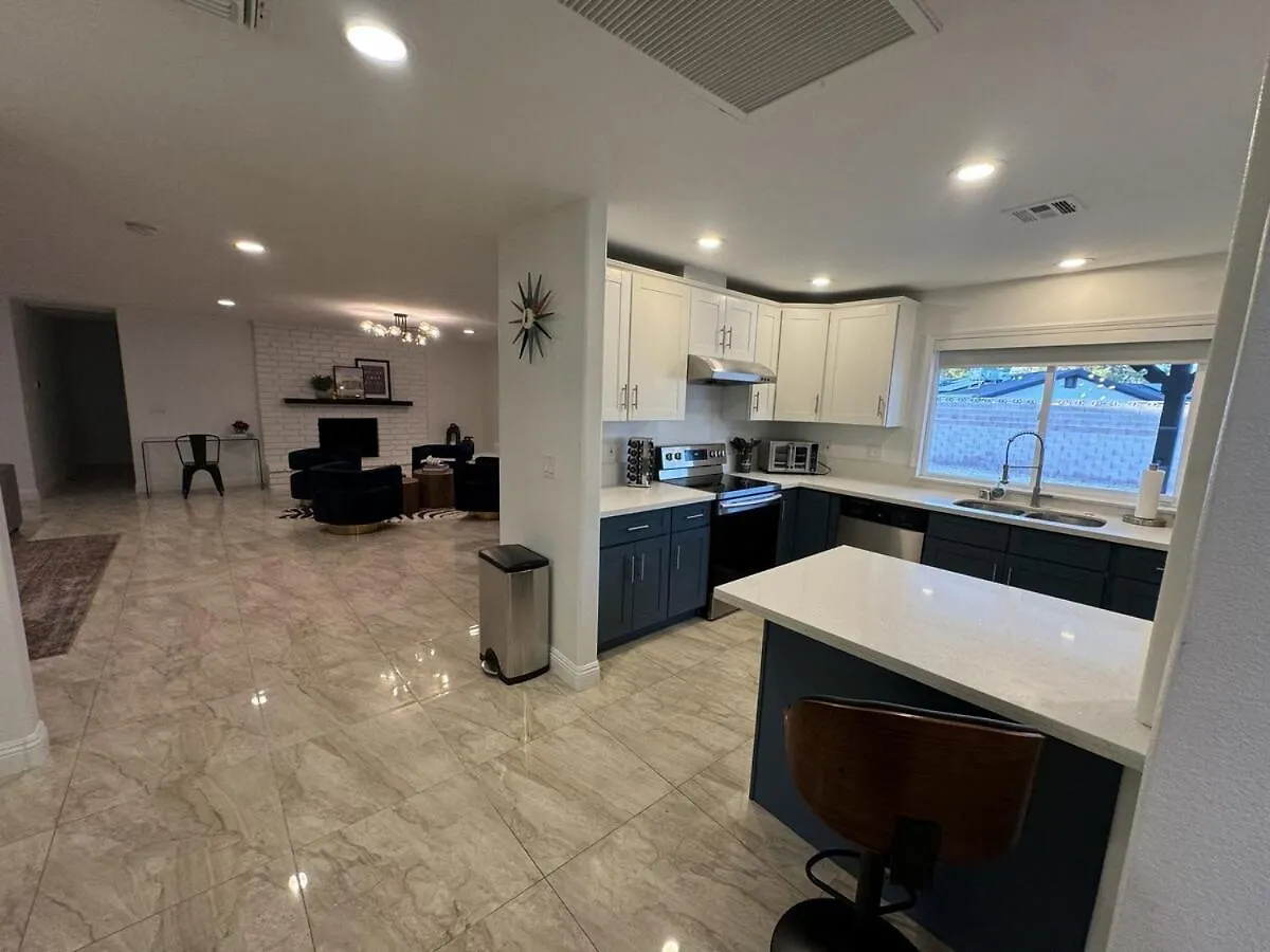 Modern Hip Oasis Near Vegas Strip Villa Las Vegas ABD
