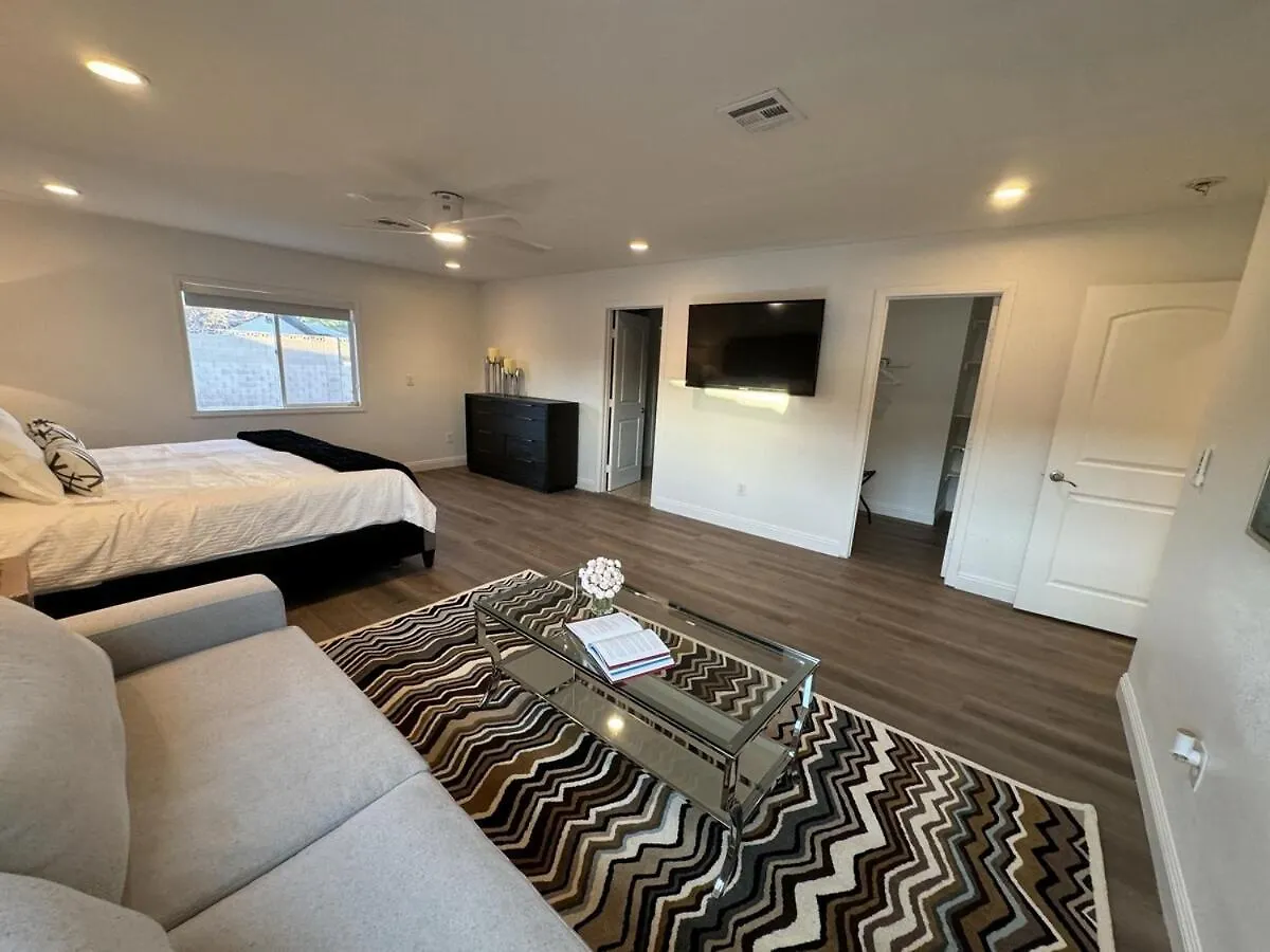 Modern Hip Oasis Near Vegas Strip Villa Las Vegas ABD