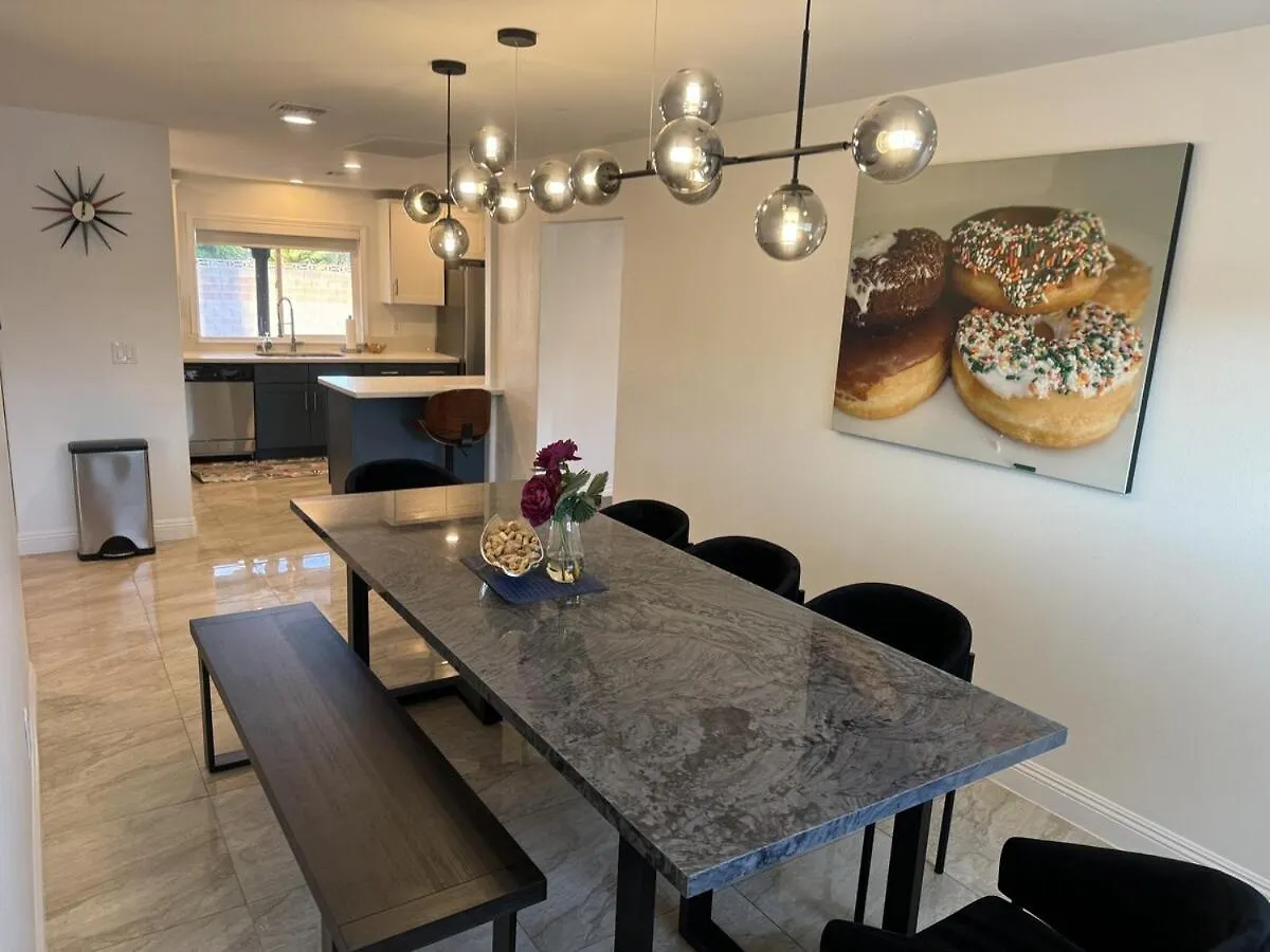 Modern Hip Oasis Near Vegas Strip Villa Las Vegas Tatil Evi